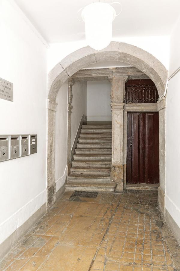The Downtown Terrace - Fabulous Views, Romantic Penthouse, 6th-floor No Lift Apartment Lisbon