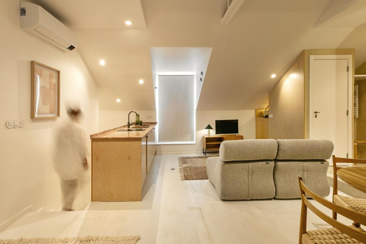 Apartment The Downtown Terrace - Fabulous Views, Romantic Penthouse, 6th-floor No Lift Lisbon