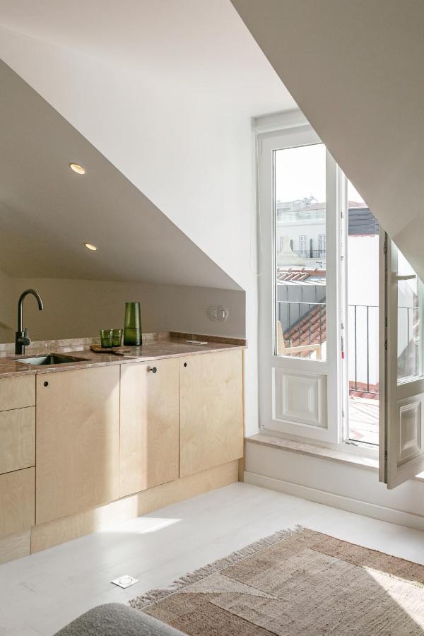 Apartment The Downtown Terrace - Fabulous Views, Romantic Penthouse, 6th-floor No Lift Lisbon